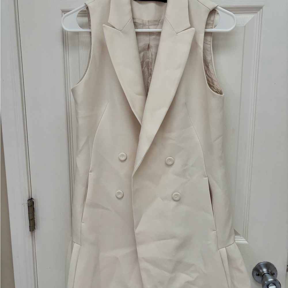 Cream Double-Breasted Sleeveless Blazer